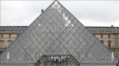 Cambriolage au Louvre : cinq nouvelles interpellations en région parisienne