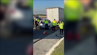Kuzey Marmara Otoyolu'nda tıra çarpan otomobilin sürücüsü hayatını kaybetti 