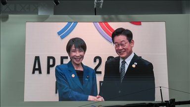 S.Korean, Japanese leaders hold 1st summit, stress ‘future-oriented’ ties