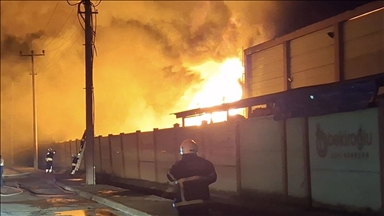 Samsun'da geri dönüşüm fabrikasında çıkan yangına müdahale sürüyor