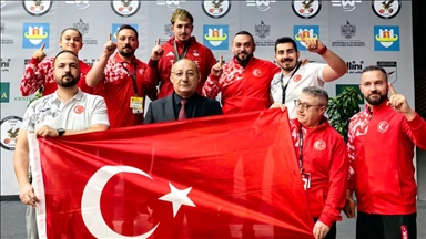 Milli halterci Yusuf Fehmi Genç, Avrupa şampiyonu oldu 