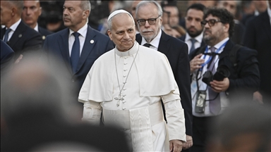 Pope to students: 'Do not let technology use you'