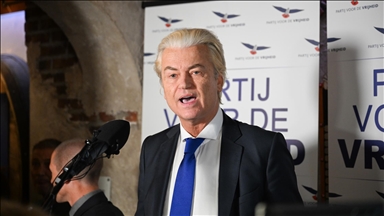 Far-right, centrists locked in tight race as Dutch election result hangs in balance