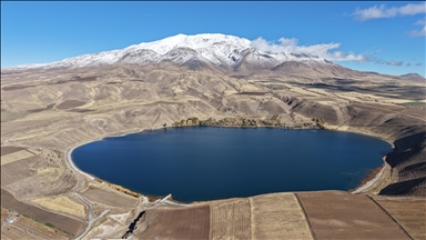 Li ser Çiyayê Sîpanê berf barî