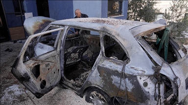 Kolonët e paligjshëm izraelitë djegin automjete të palestinezëve në Bregun Perëndimor