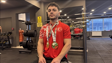 Milli bilek güreşçi İsmail Hacı Bekar, madalyaya doymuyor