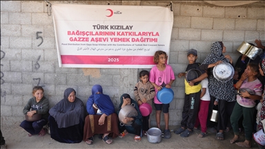 Türk Kızılay, Filistinliler için bağışlanan kurban etlerini Gazze'de dağıtmaya başladı