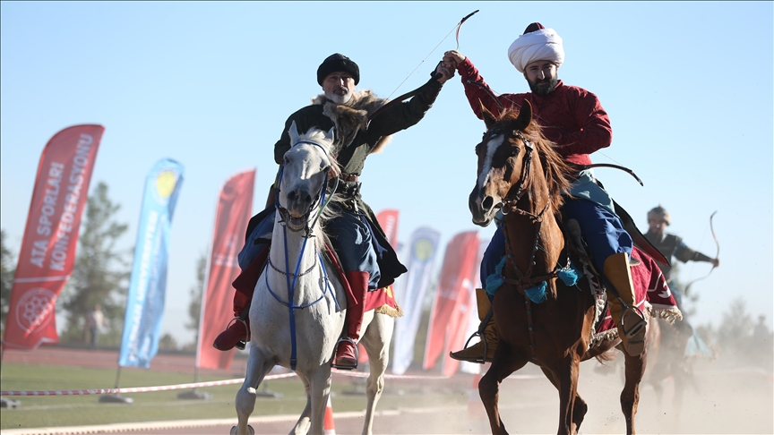 Li Şanliurfayê ji bo ciwanên erdhejzede bi hespan nimayiş hat kirin