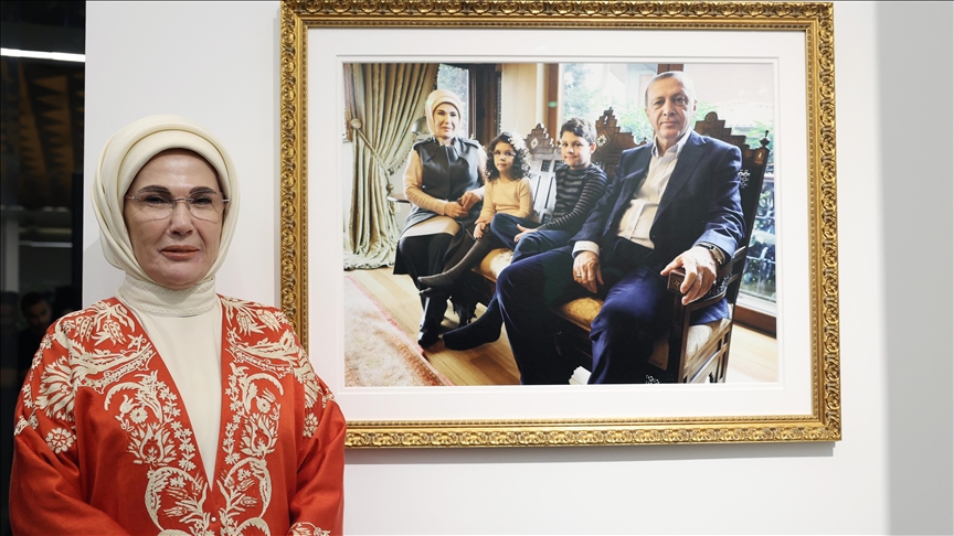 Emine Erdoğan, VakıfBank Sanat Galerisi'nin açılışına katıldı