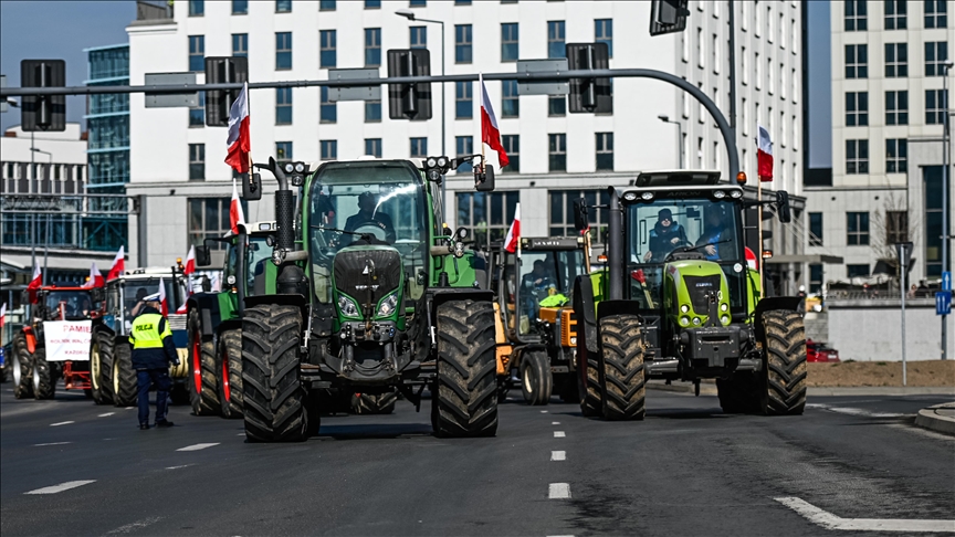 La UE insta a Polonia, Hungría y Eslovaquia a levantar sus prohibiciones a las importaciones agrícolas ucranianas