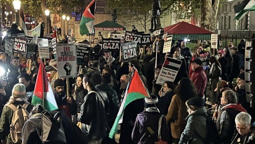 Stotine ljudi u Londonu protestovalo protiv izraelskih napada na Gazu