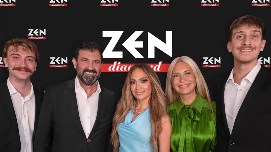 Jennifer Lopez devient l’égérie de la marque turque Zen Diamond