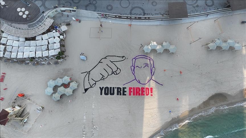 Активисти протестираа на плажа против Нетанјаху во близина на Амбасадата на САД во Израел