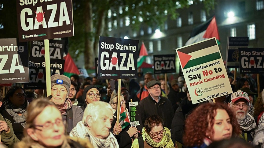 Демонстранти протестираа во Лондон против израелските напади врз Газа