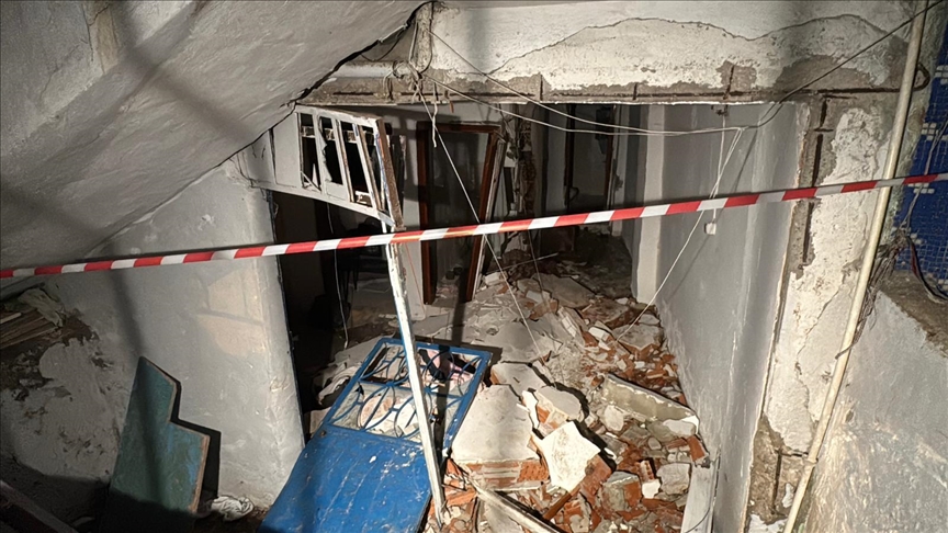 Bağcılar'da bir evde tüp patlaması sonucu 3 kişi yaralandı Bağcılar'da bir evde tüp patlaması sonucu 3 kişi yaralandı