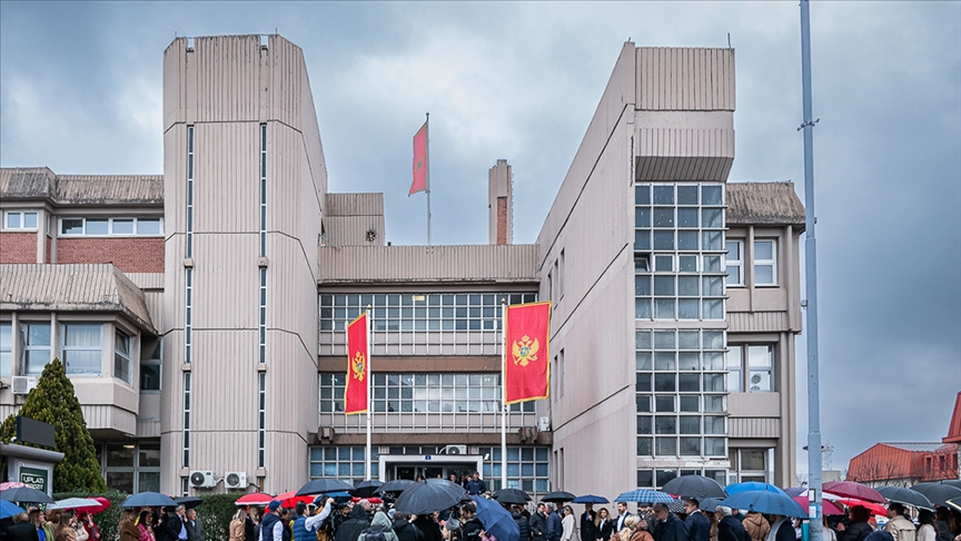 Karadağ'da yüksek mahkeme "bıçaklama" olayına karıştığı iddiasıyla tutuklanan iki Türk vatandaşını serbest bıraktı