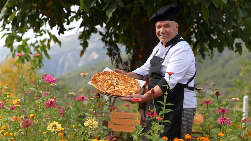 Köyüne pizzacı açtı şimdi talebe yetişmeye çalışıyor