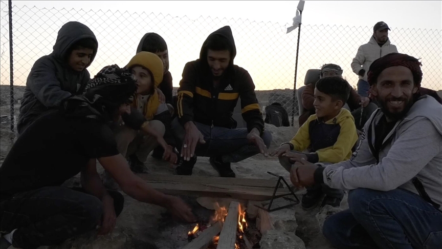 احتله مستوطنون.. عائلة تفترش الأرض في سبيل استعادة كهفها (تقرير)