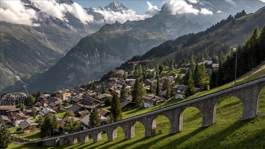 وادي "لاوتربرونن" السويسري.. طبيعة ساحرة كالخيال