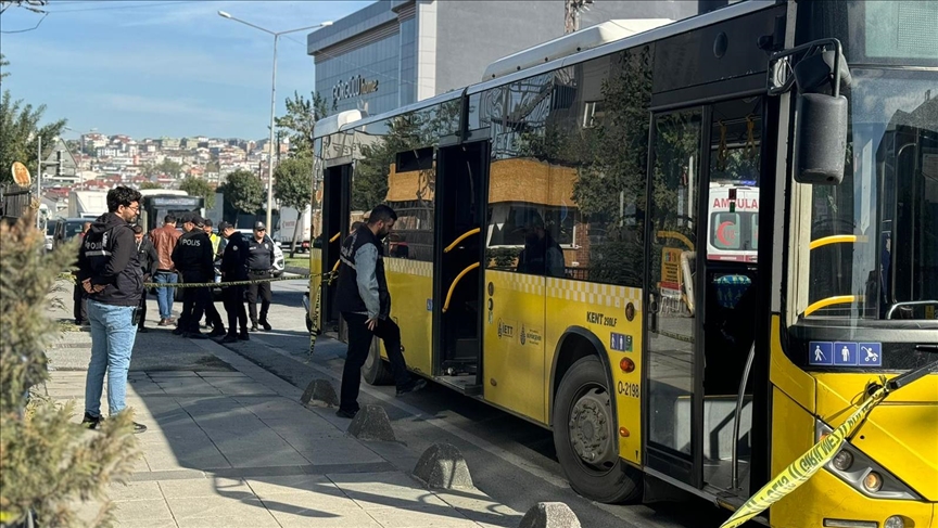 Arnavutköy'de seyir halindeki İETT otobüsünde çıkan kavgada 1 kişi hayatını kaybetti 