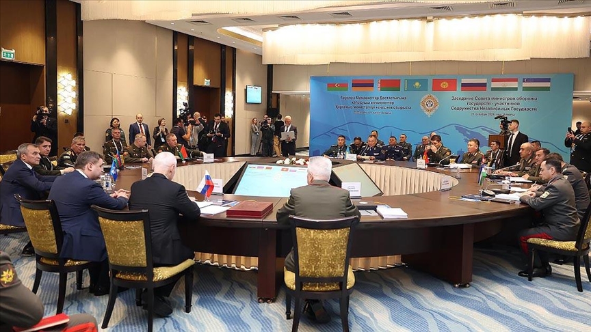 Kazakistan'da BDT üyesi ülkelerin savunma bakanları toplandı