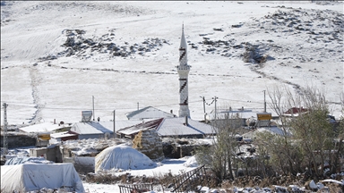 Berf, serma û qeşayê li Qersê bandor kir