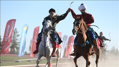 Li Şanliurfayê ji bo ciwanên erdhejzede bi hespan nimayiş hat kirin