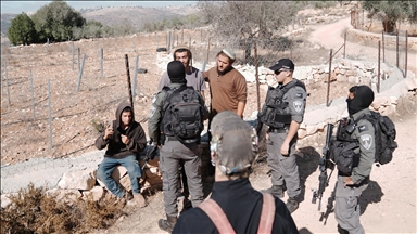 الضفة.. مستوطنون يهاجمون بلدتين فلسطينيتين شرقي رام الله