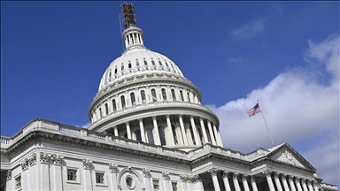 Senat AS loloskan resolusi yang akan akhiri tarif global Trump