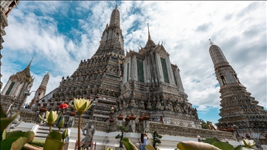 Tempulli Wat Arun në Tajlandë tërheq vëmendjen e turistëve vendas dhe të huaj