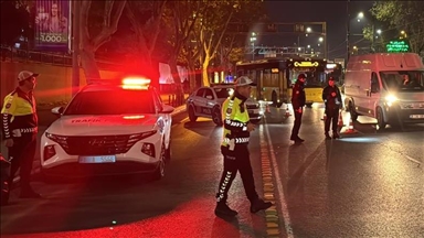 İstanbul'da yapılan polis uygulamasında 949 kişi gözaltına alındı