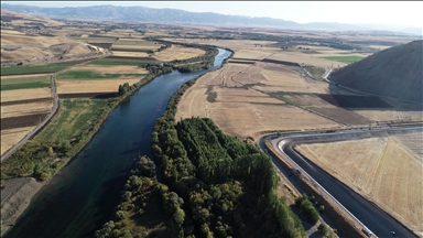 Dev boruların döşendiği Muş Ovası'nda tarım arazileri suya kavuşacak