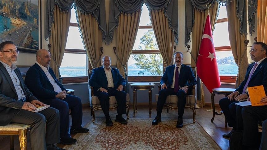 Turkish foreign minister meets with Hamas political bureau members in Istanbul