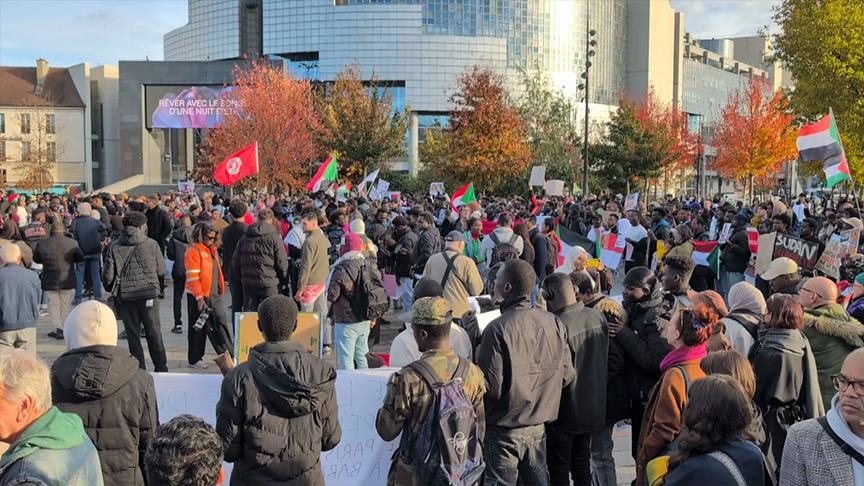 باريس.. متظاهرون ينددون بـ"مجازر الدعم السريع" في السودان