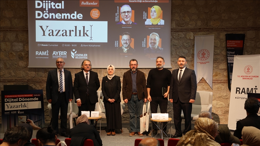 Uluslararası Yazarlar Buluşması’nda dijital dönemde yazarlık konusu ele alındı