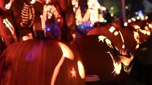 new-york-mbahet-parada-ikonike-e-halloween-it