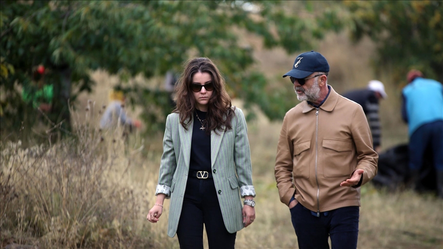 Genç mimar ile inşaat mühendisi babası "meyve ormanı"ndan 20 ülkeye ihracat yapıyor