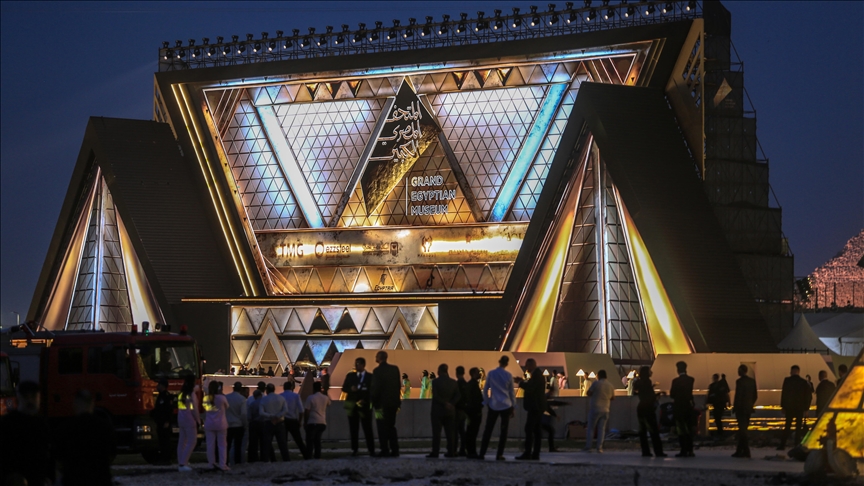 Le Grand Musée égyptien, surnommé "quatrième pyramide", inauguré en grande pompe