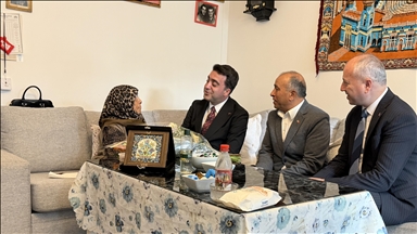 YTB Başkanı Turus, İsveç'e ilk gelenlerden 100 yaşındaki Esma Zengin'i ziyaret etti