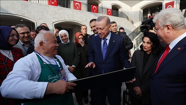 Cumhurbaşkanı Erdoğan, Atatürk Havalimanı Millet Bahçesi'nde Usta Eller Sanatçıları Çarşısı'nı ziyaret etti 