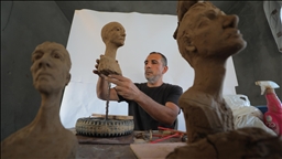 Artisti palestinez pasqyron jetën e popullit të Gazës nën sulmet izraelite