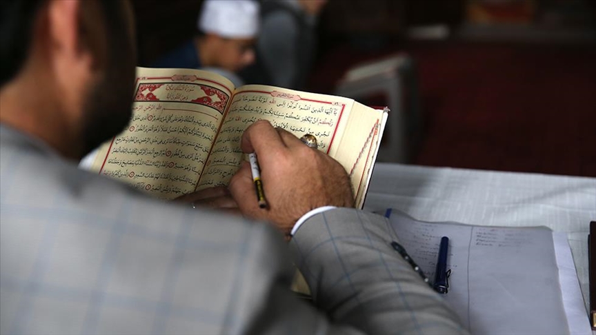 Turqi: Hafizët përsërisin Kuranin së bashku në ndërtesën historike