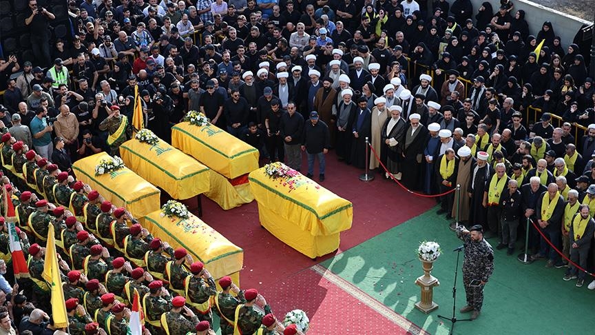 لبنان.. "حزب الله" يشيع 5 قتلى إثر غارات إسرائيلية