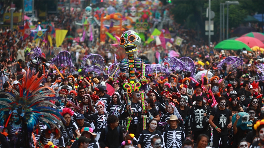 حين يرقص الموت... المكسيك تحتفي بـ"يوم الموتى" في أجواء خاصة