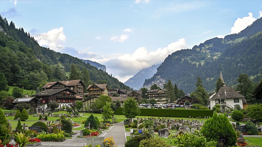 Lauterbrunnen, "luginë e parajsës" në mes të alpeve zvicerane