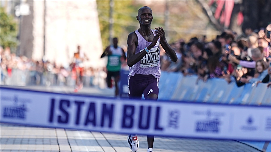 Des milliers de coureurs au départ du 47ᵉ marathon intercontinental d’İstanbul