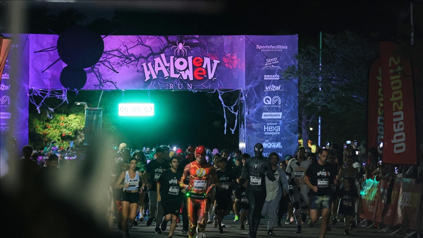 سباق "هالوين رن" في بوينس آيرس يجمع بين الرياضة والرعب