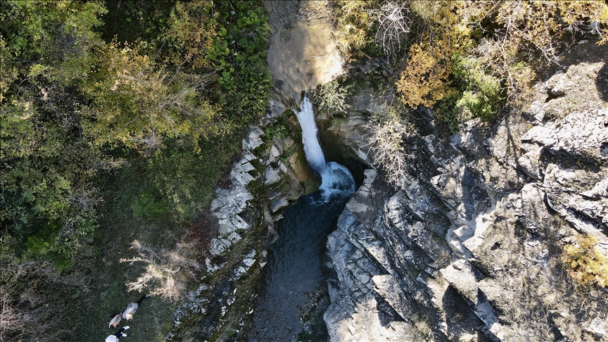 Doğanın içine gizlenmiş Karakütük Şelalesi ziyaretçilerini bekliyor