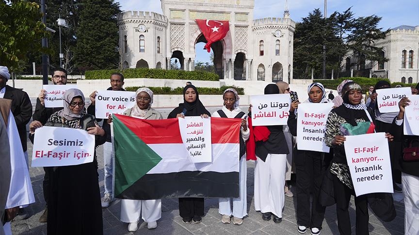 إسطنبول.. وقفة تضامنية مع الفاشر تندد بجرائم "الدعم السريع"