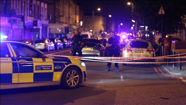 U napadu nožem u vozu u Velikoj Britaniji desetero povrijeđenih